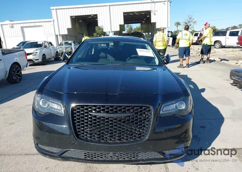 2022 Chrysler 300 Touring z USA, uszkodzony, nr VIN 2C3CCAAG2NH268349